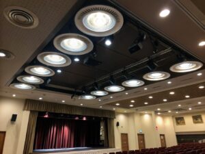 Do stage lights use regular light bulbs? If not, why?